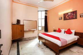 Hotel Apoorva DLX